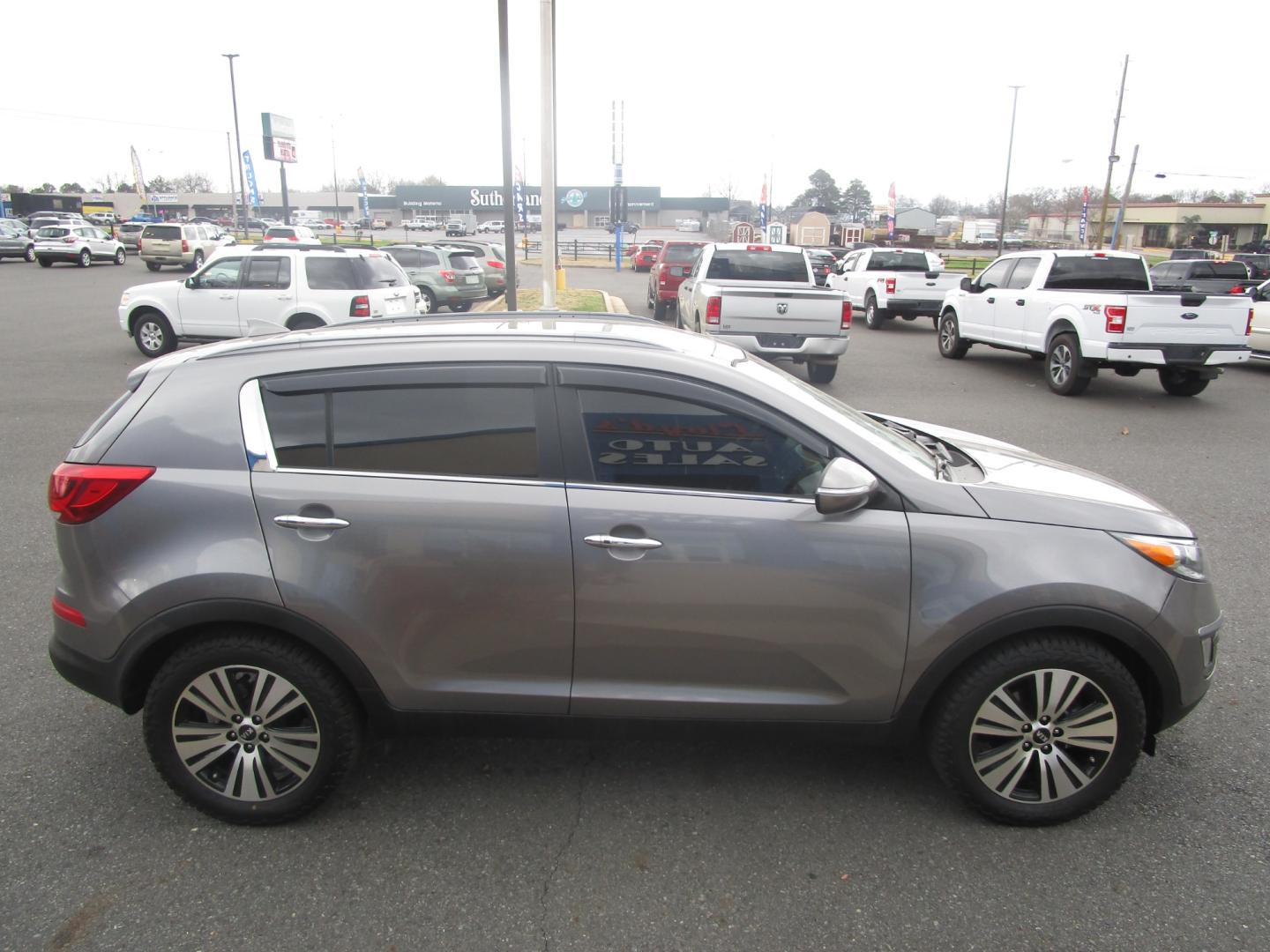 2014 SILVER /GRAY Kia Sportage EX FWD (KNDPC3AC9E7) with an 2.4L V6 DOHC 24V engine, 6-Speed Automatic transmission, located at 1814 Albert Pike Road, Hot Springs, AR, 71913, (501) 623-1717, 34.494228, -93.094070 - Photo#2